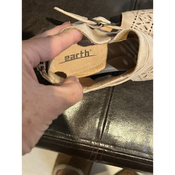 Women’s Earth Kelsey Booties Size 6.5 Wide Dark Blush Suede Open Toe Heels EUC - Picture 5 of 9